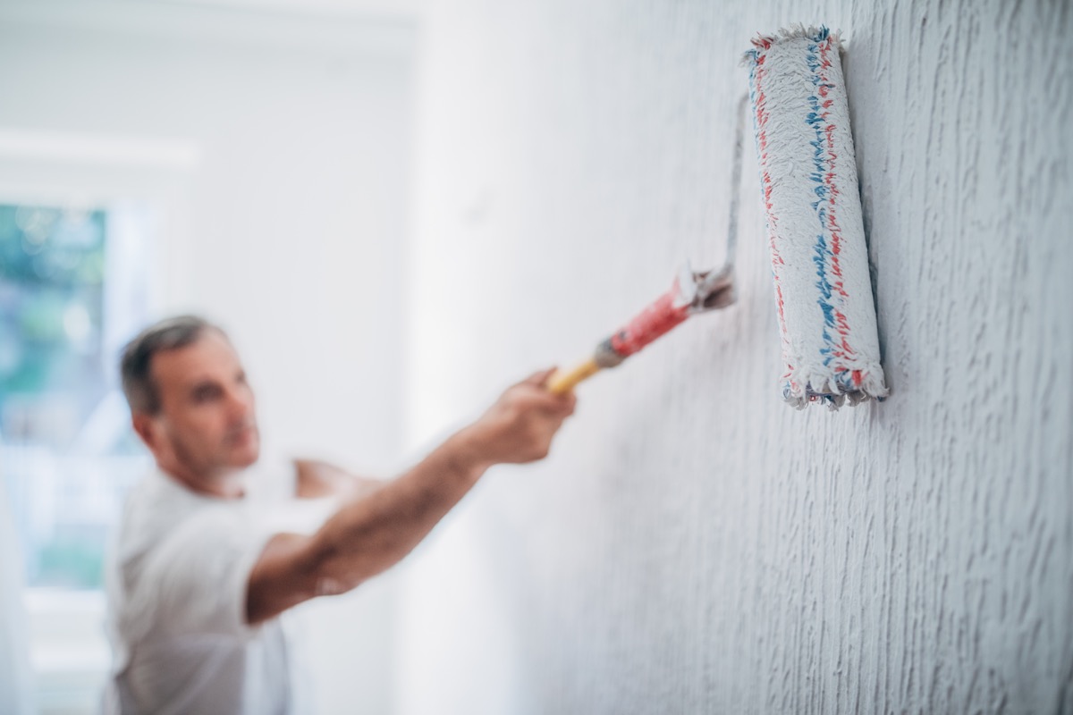 Ev veya iş yerinde duvarlarınız boya tutmuyor ve hangi boya markasının etkili olduğunu araştırıyorsanız İstanbul boya ustasını dinleyin.